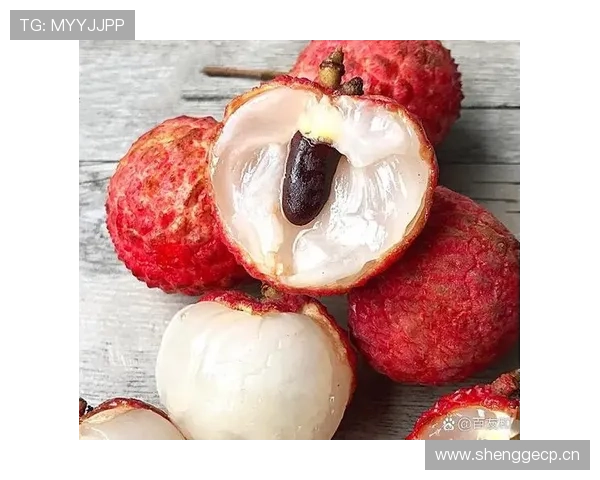 刷到邹敬园的生活照，吃个零食都这么讲究，感觉咱们不是一个世界的人