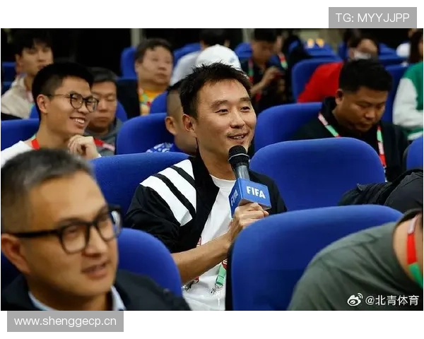 杨昊又换豪车了，这偶像派球星活成富二代模样了？